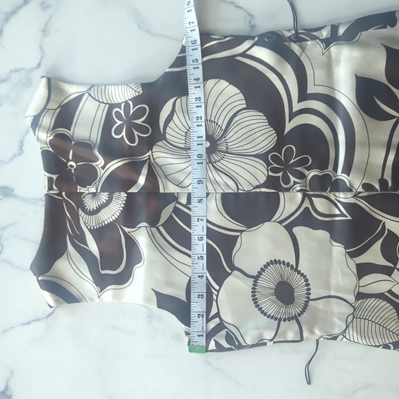 Silky flower dress | size 6 - Picture 7 of 8